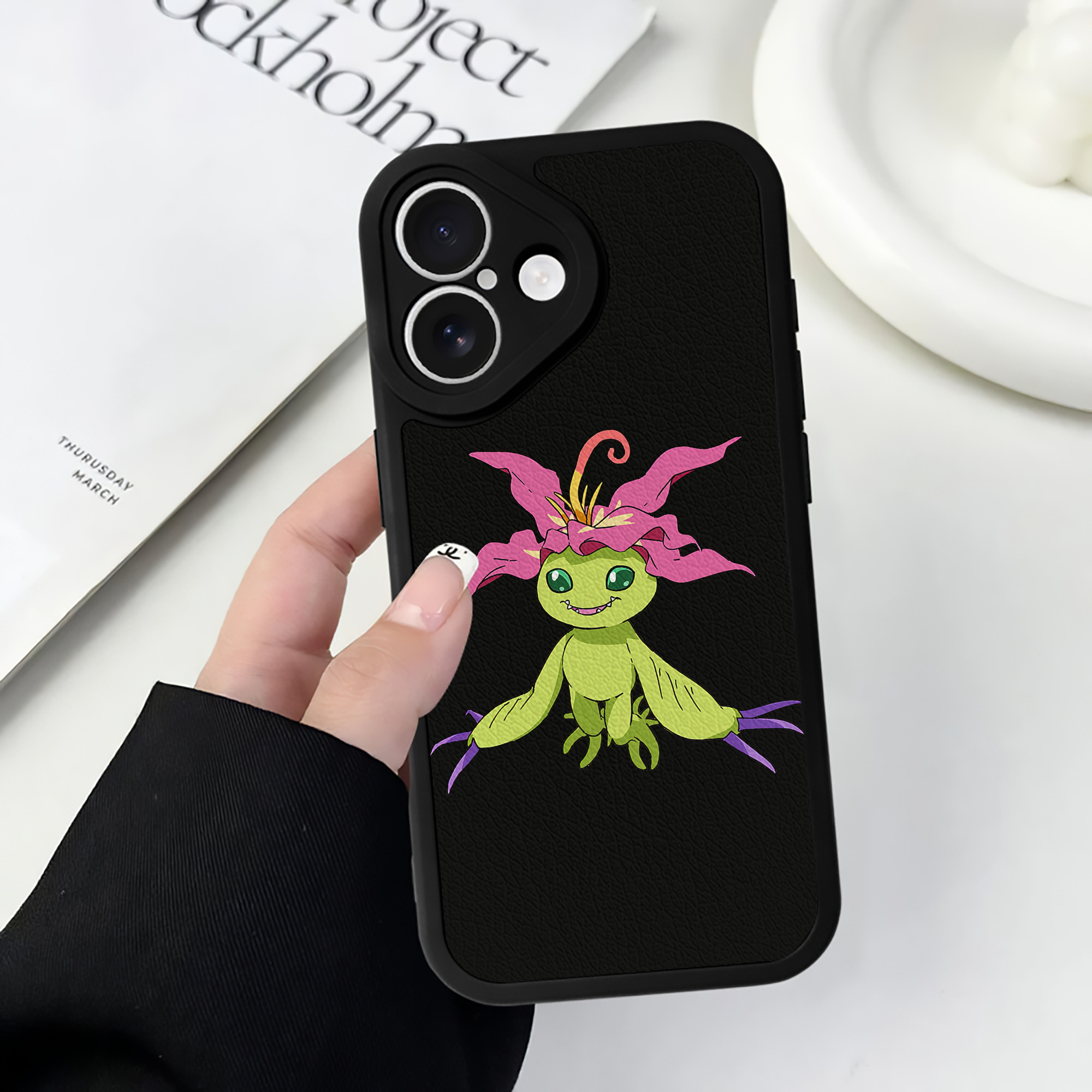 （画像用） Digimon デジタルモンスター/デジモン 【iPhone 16シリーズ対応】シリコンスマホケース（レザー調） 材質：シリコン